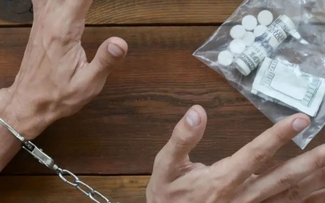 إجراءات القبض والتفتيش في قضايا المخدرات وفق القانون السعودي